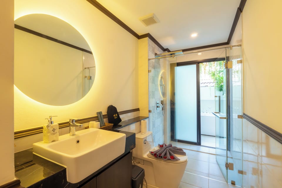 Suite | Bathroom | Separate tub and shower, deep soaking tub, rainfall showerhead