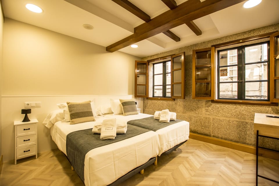 Comfort Double or Twin Room, 2 Twin Beds, Ensuite | Premium bedding, memory foam beds, minibar (free items), desk