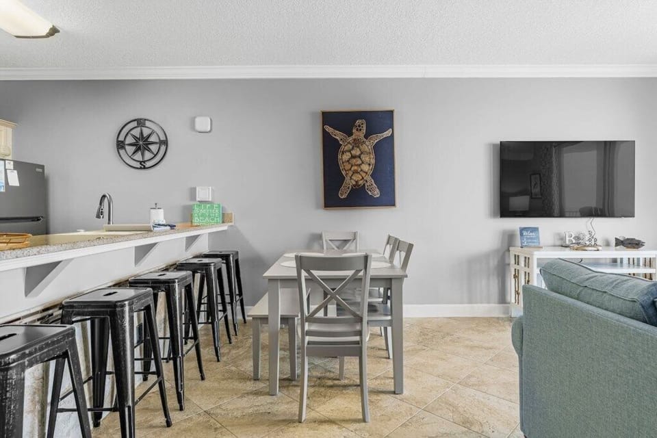 Dining area image 1