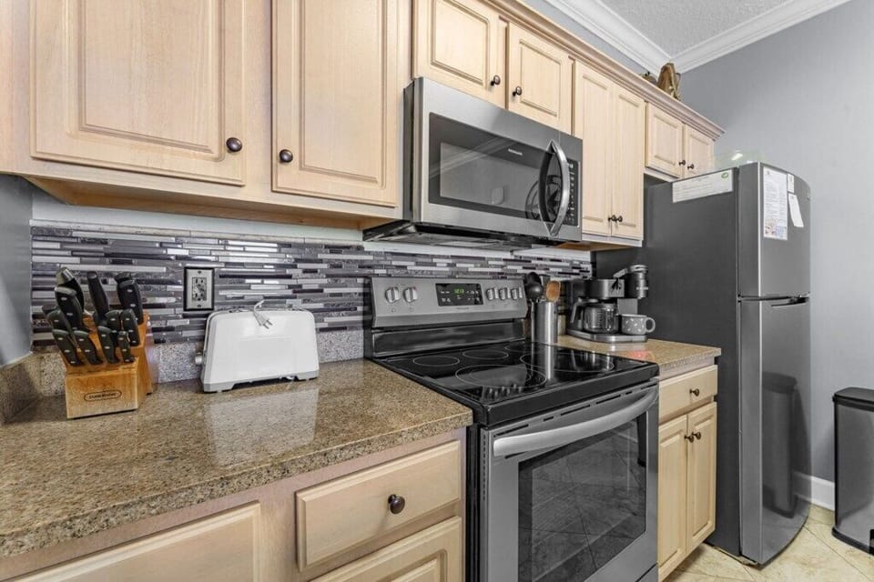 Full kitchen image 2