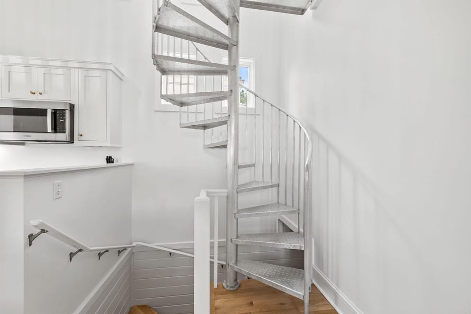 Spiral Stairway to King Loft