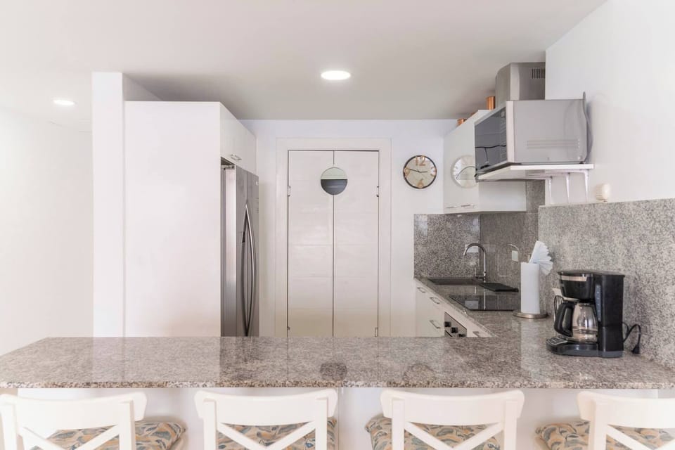 Apartment, 2 Bedrooms, Accessible, Balcony | Private kitchen