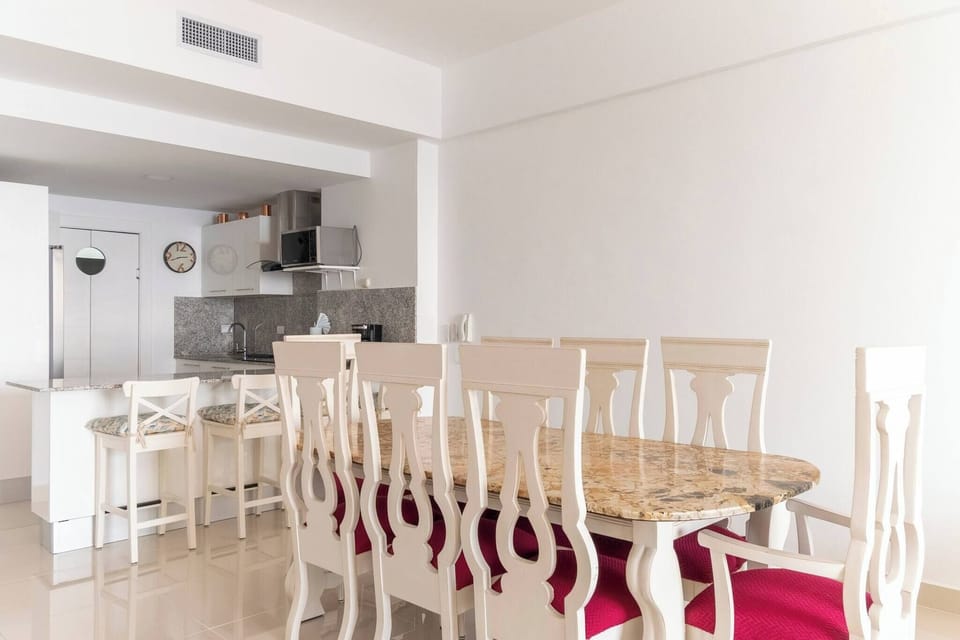 Apartment, 2 Bedrooms, Accessible, Balcony | Dining