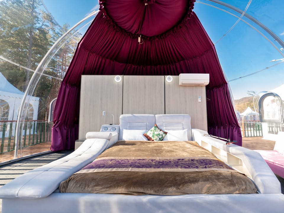 Village Dorm,1 King Size Bed | Blackout drapes, free WiFi, bed sheets