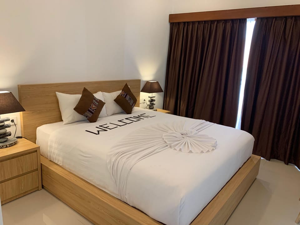 Superior Double Room | Minibar, in-room safe, desk, laptop workspace