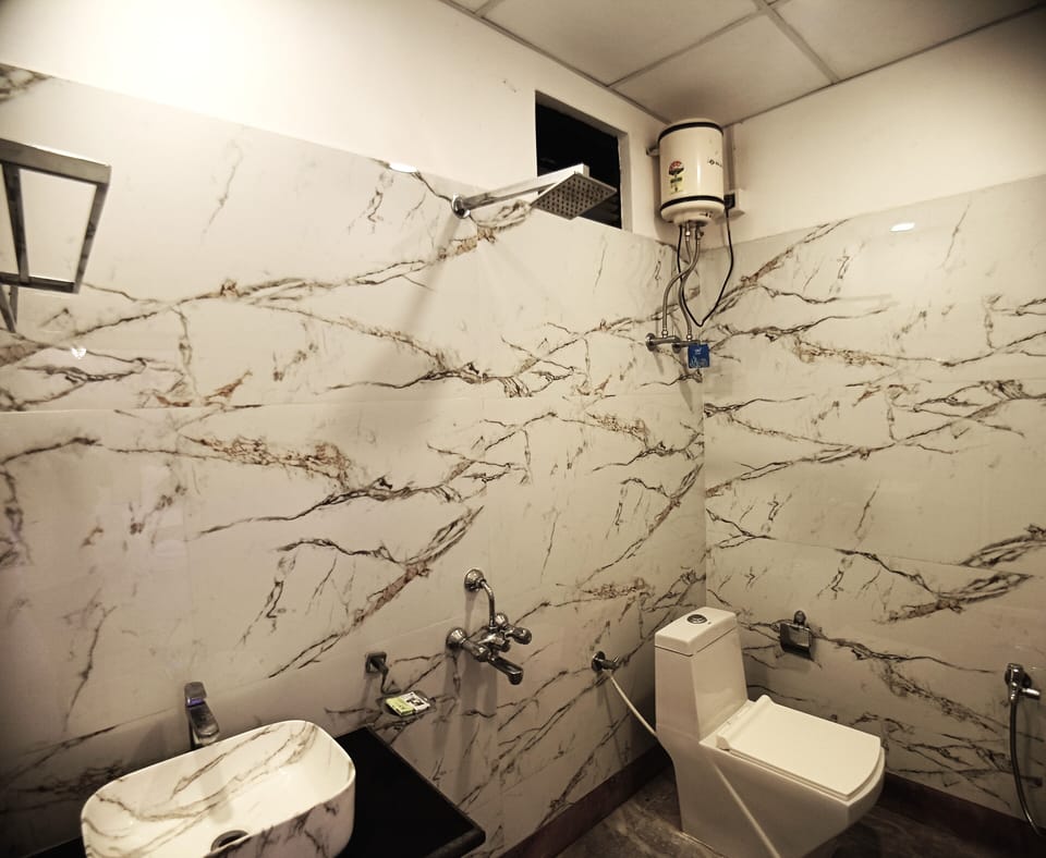 Family Cottage | Bathroom | Shower, bidet, towels, soap