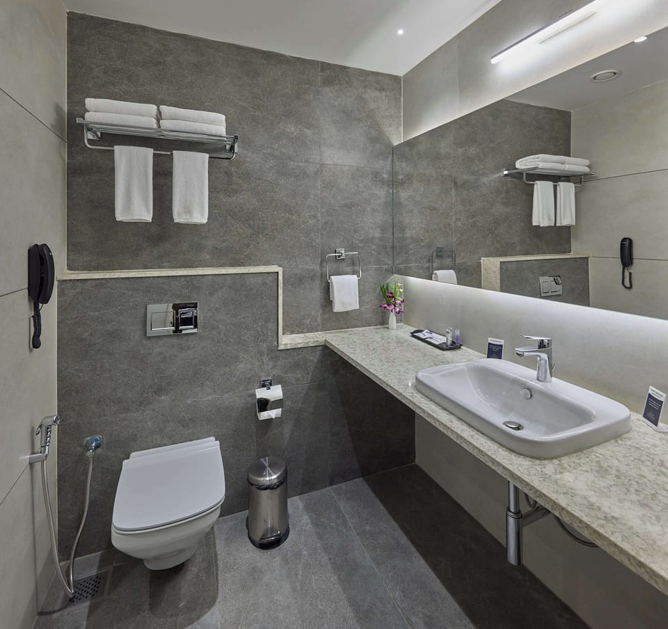 Shower, rainfall showerhead, free toiletries, hair dryer