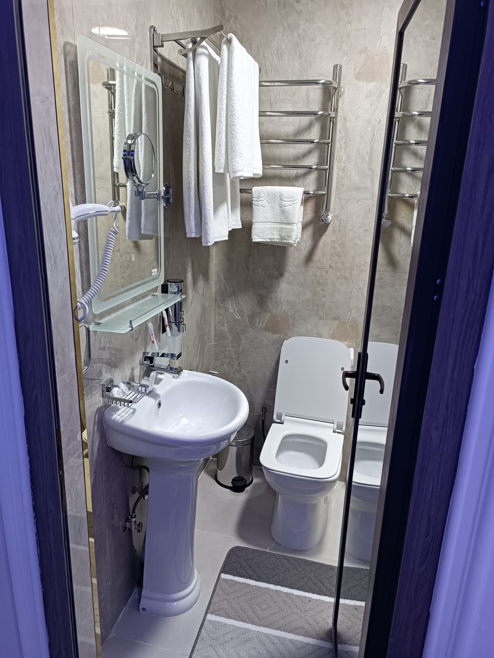 Standard Double Room | Bathroom