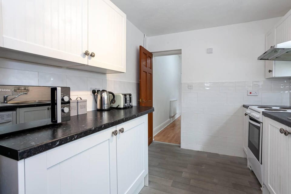 House | Private kitchen | Fridge, microwave, oven, stovetop
