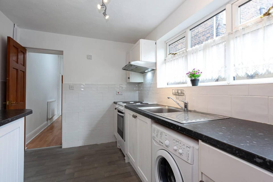 House | Private kitchen | Fridge, microwave, oven, stovetop
