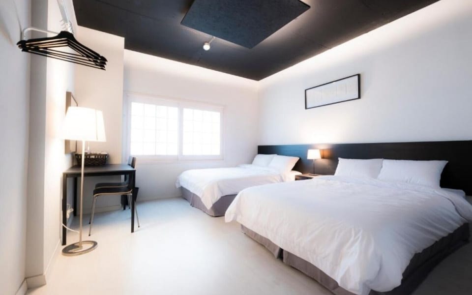 Deluxe Double Room (Self Check-in after 20:00) | WiFi (free), bed sheets