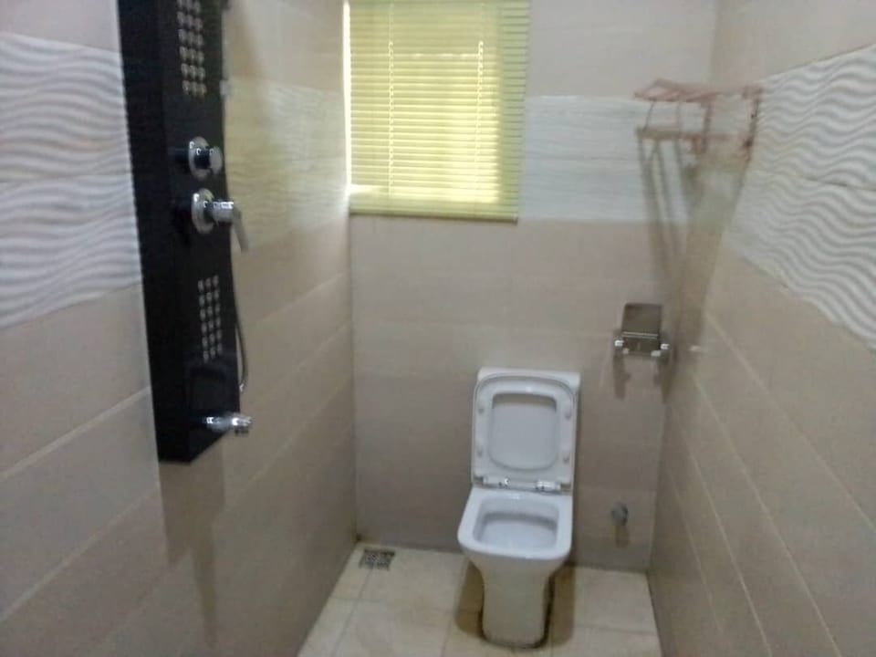 Classic Studio Suite | Bathroom