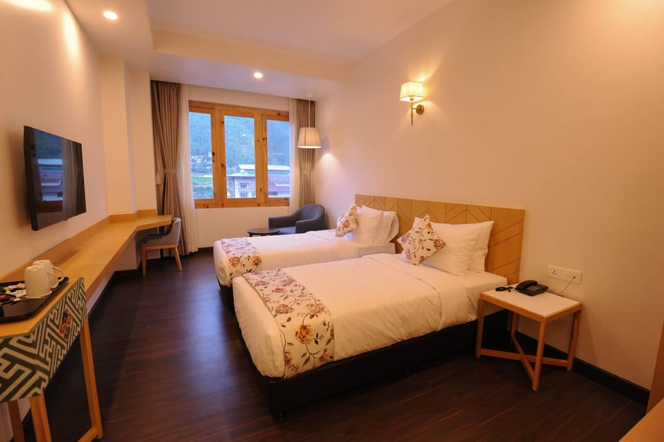 Deluxe Double or Twin Room | Premium bedding, memory foam beds, laptop workspace