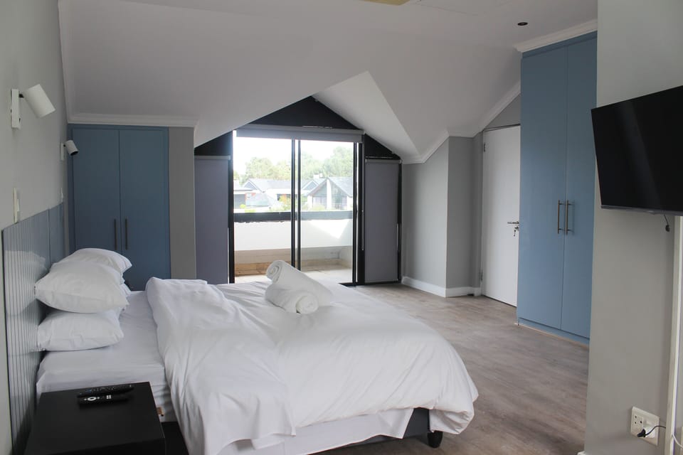Loft, 3 Bedrooms, Smoking, Balcony | 3 bedrooms