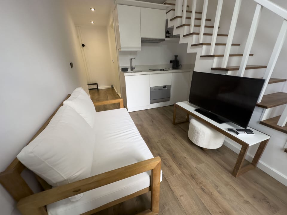 Exclusive Duplex | Private kitchen | Mini-fridge, stovetop, dishwasher, electric kettle