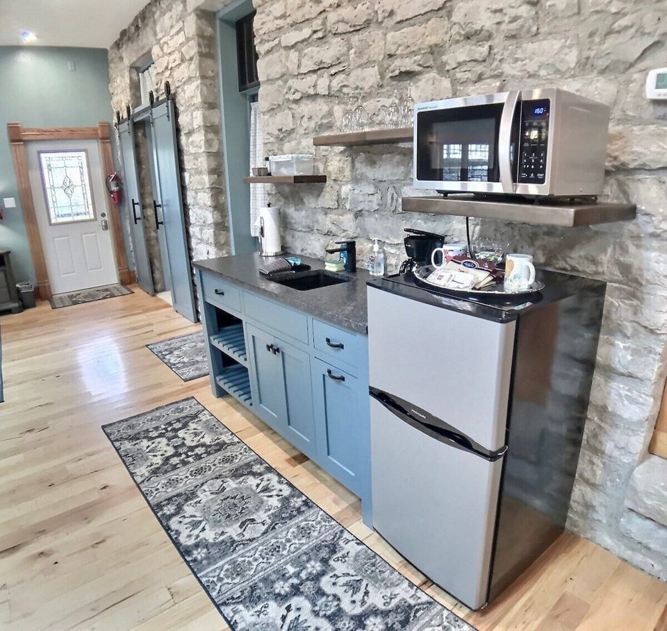 Kitchenette.