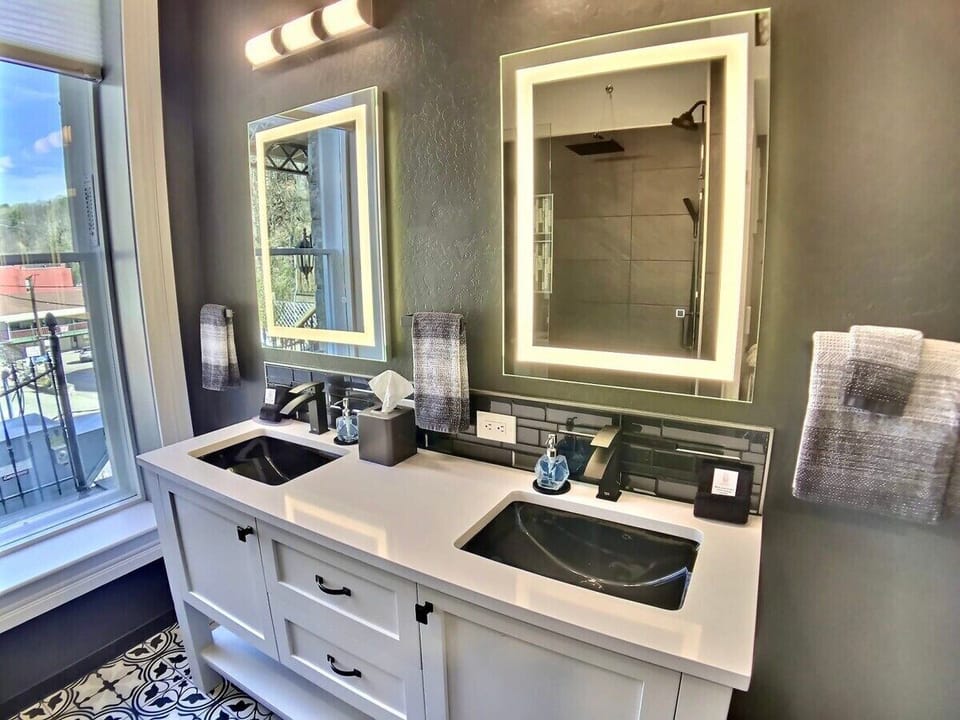 Modern vanity