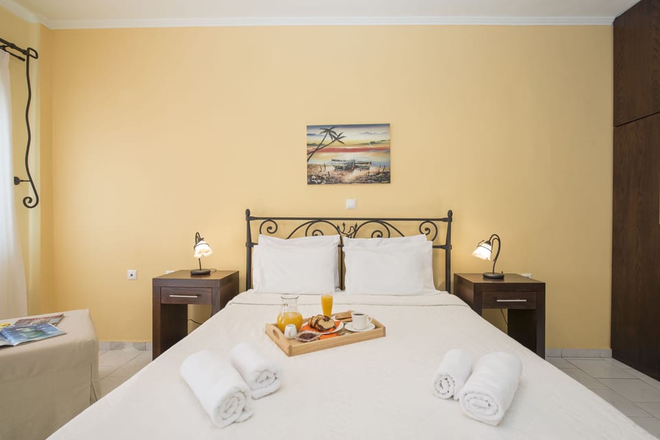 Premium bedding, memory foam beds, in-room safe, soundproofing