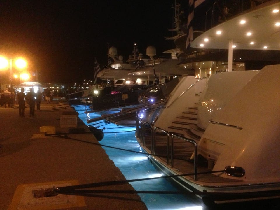 Beach nearby, white sand, sun loungers, beach umbrellas
