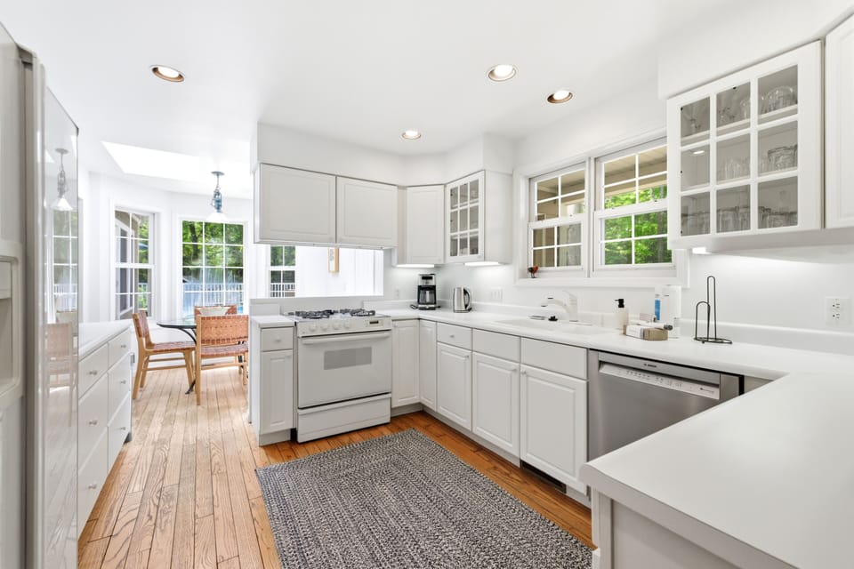 Fully Stocked Kitchen!