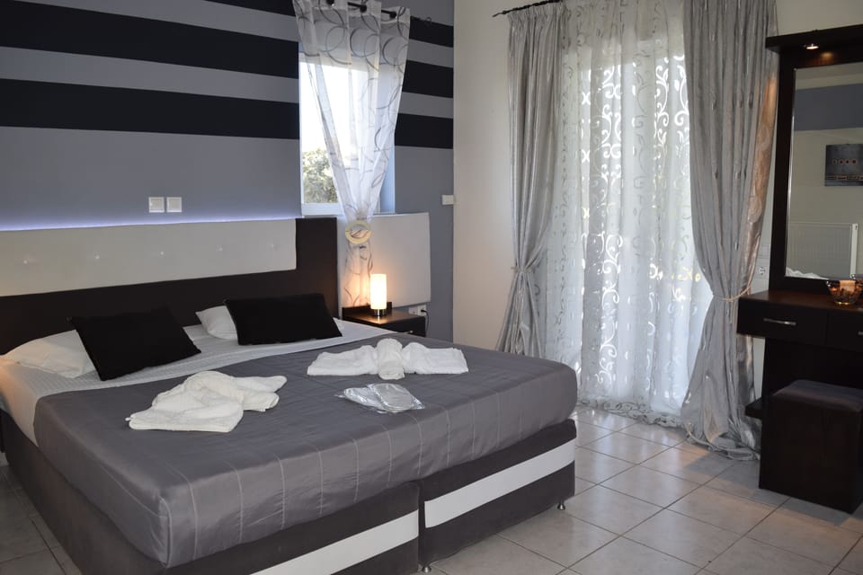Studio, Garden View | Egyptian cotton sheets, premium bedding, pillowtop beds, in-room safe