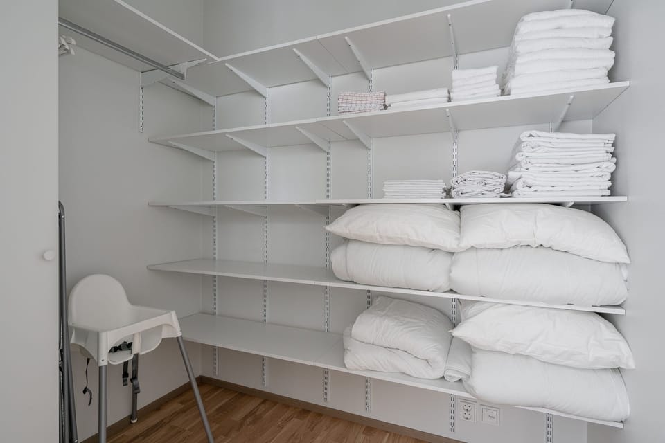 Deluxe Apartment | Wardrobe