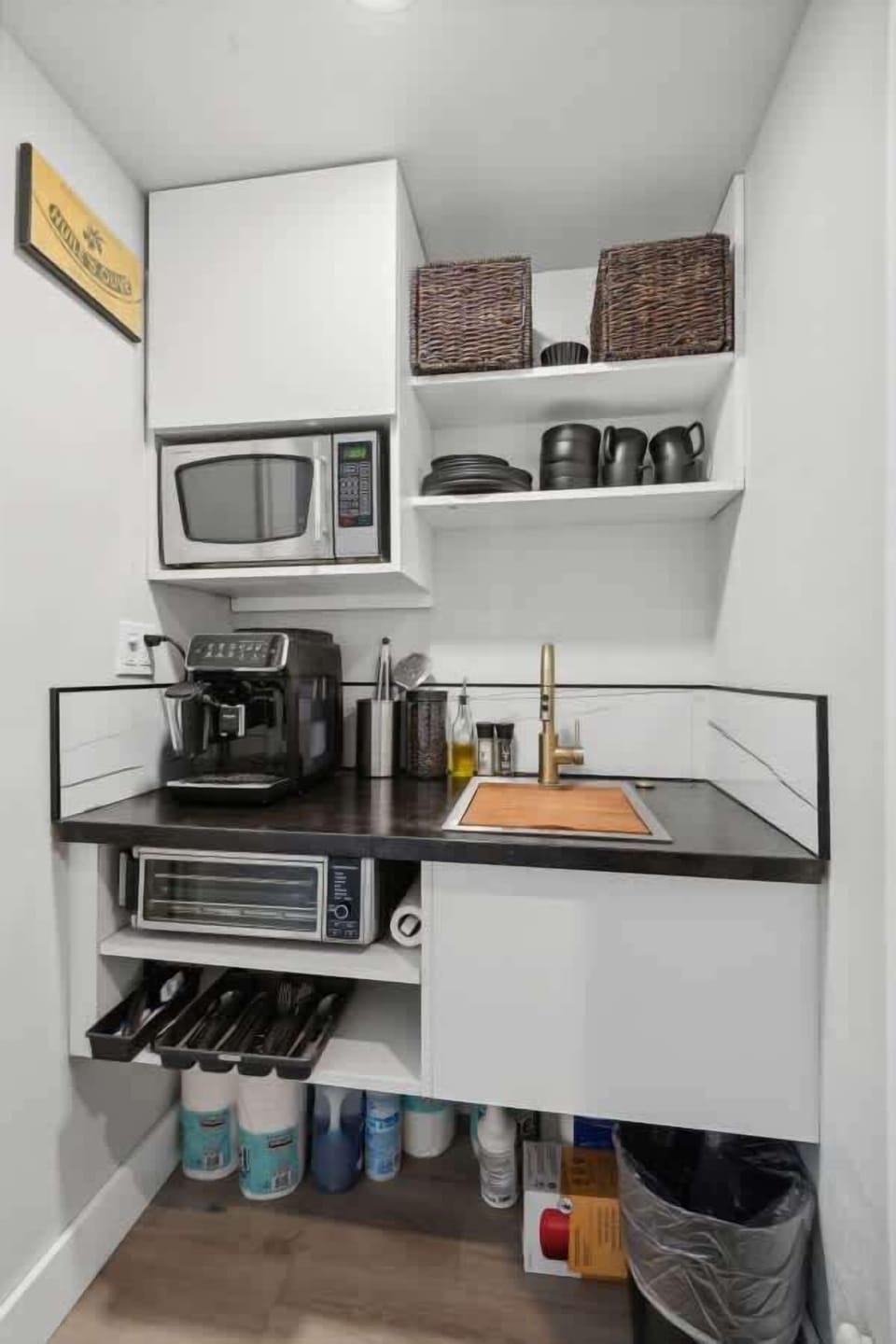Kitchenette with Essentials (Automatic Coffee Machine - Ninja Oven - Microwave  ++)