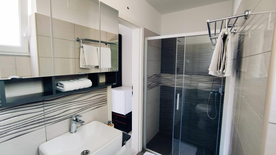 Double Room | Bathroom | Shower, towels, toilet paper