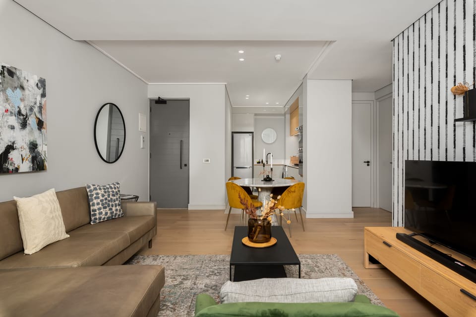 Grand Apartment | Living area | 40-inch flat-screen TV with cable channels, Netflix, streaming services