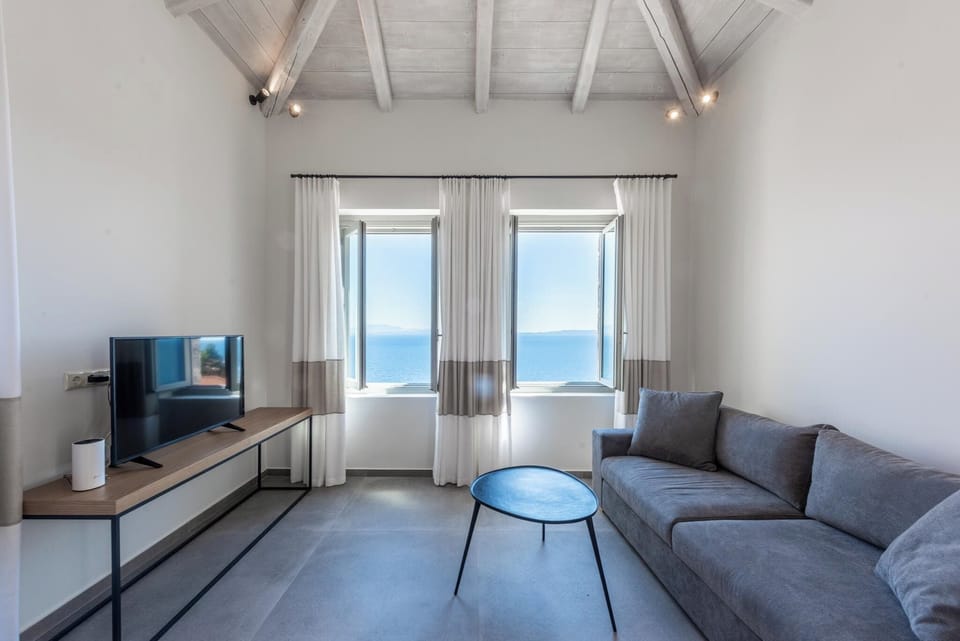 Sampatiki Suites - Seaview Luxury Suites With Breakfast And Spa Hotel in Peloponnese Region