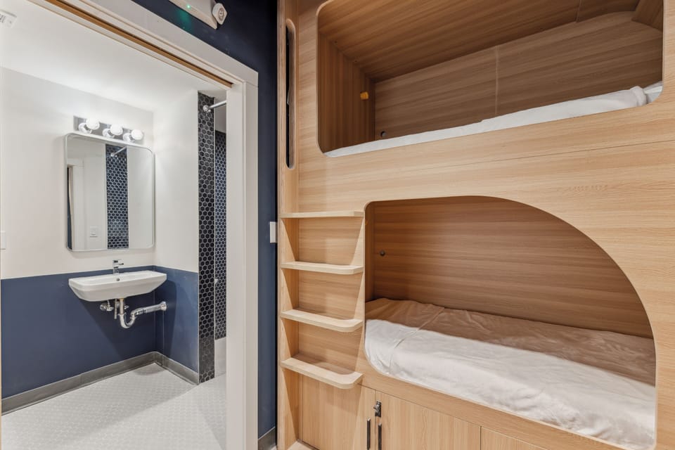 Combined shower/tub, towels, soap, shampoo