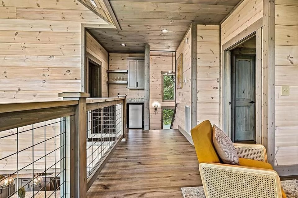 Revetta Retreat's Upstairs Hall
