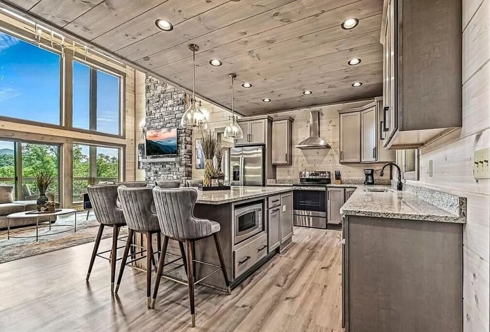 Revetta Retreat's Homey Kitchen