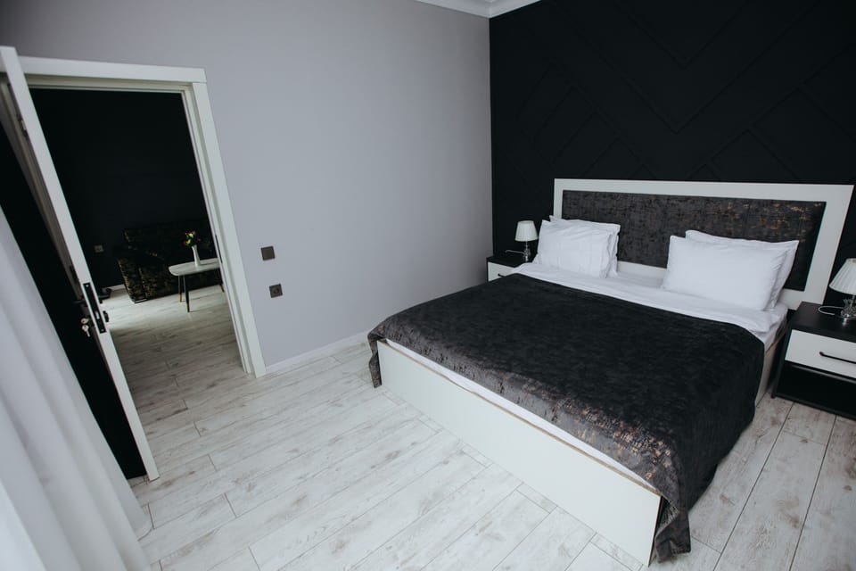 In-room safe, desk, soundproofing, WiFi (free)