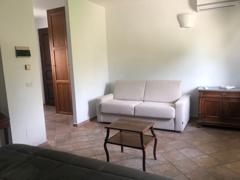 Grand Double Room | Individually decorated, individually furnished, free WiFi, bed sheets