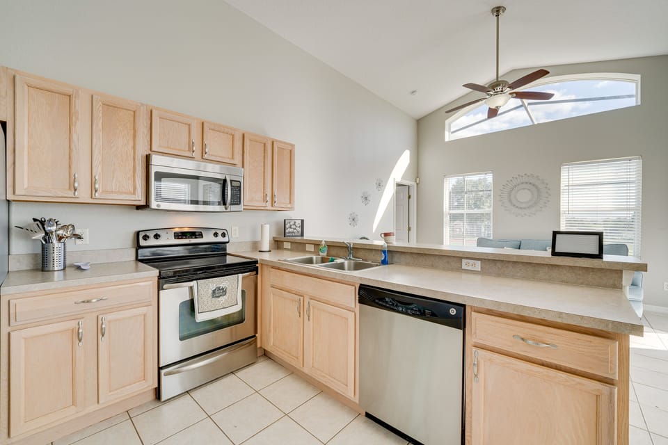 Kitchen | Coffee Maker | Breakfast Bar | High Chair