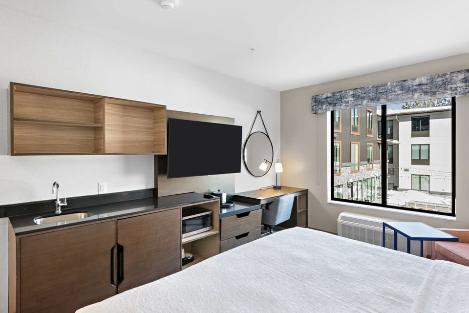 Desk, blackout drapes, iron/ironing board, free WiFi