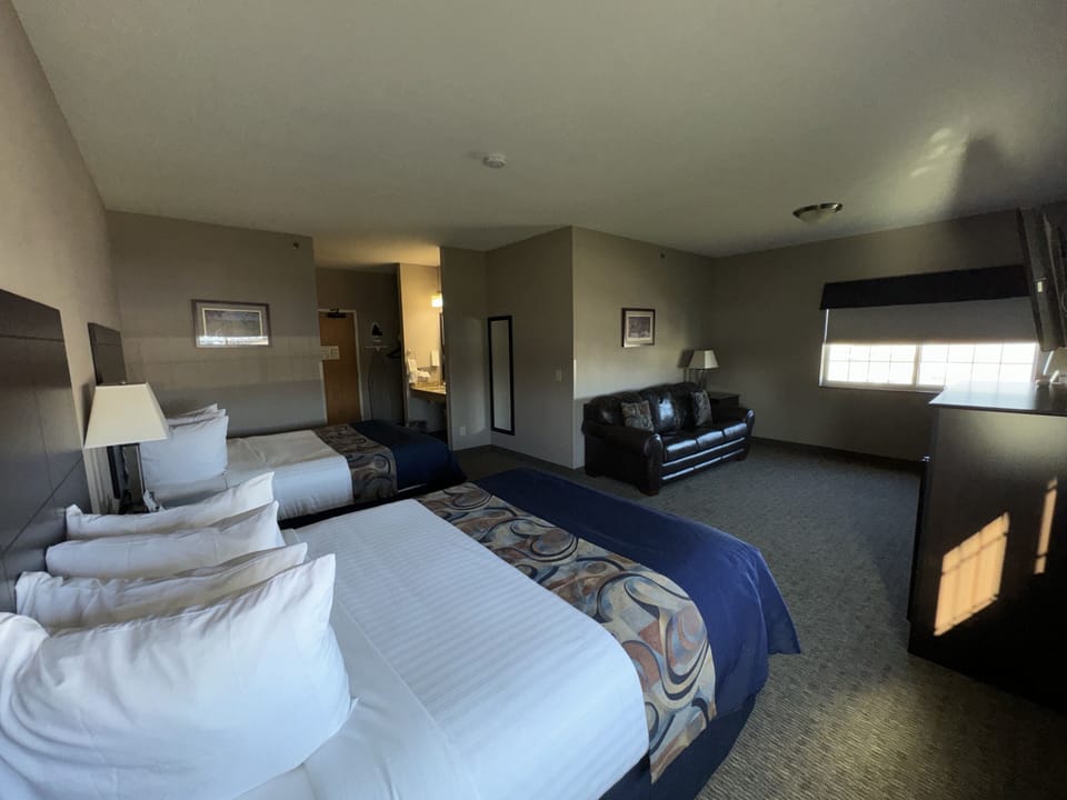Pillowtop beds, desk, iron/ironing board, rollaway beds (surcharge)