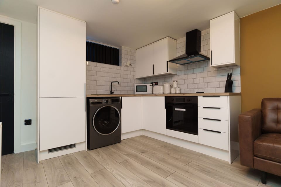 Superior Apartment, Ensuite (1 Bed Apartment Sleeps 4) | Shared kitchen