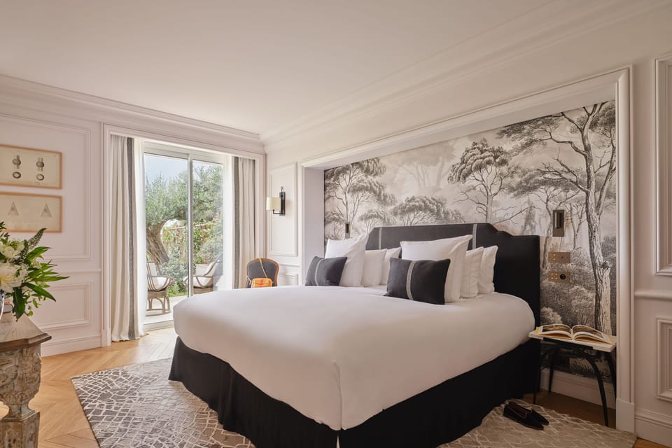 Suite (Louise) | Premium bedding, free minibar, in-room safe, individually decorated