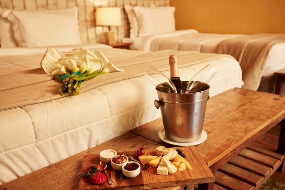 Premium Room | In-room safe, WiFi (free), bed sheets