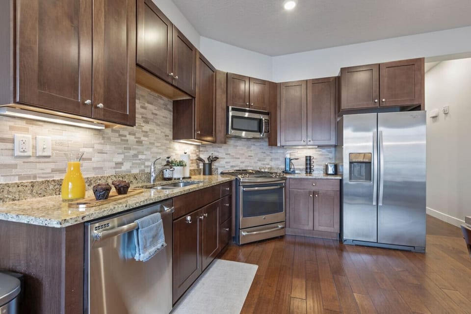 Full kitchen for preparing meals or enjoying the close dining take out options