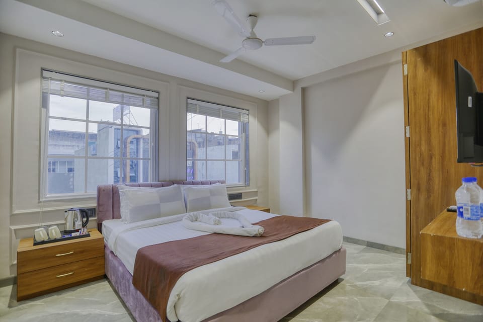 Luxury Room | Egyptian cotton sheets, premium bedding, desk, soundproofing