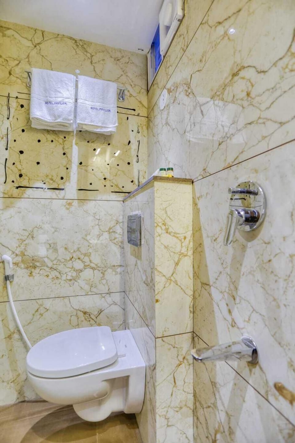 Classic Twin Room, 1 Bedroom | Bathroom | Shower, free toiletries, towels, soap