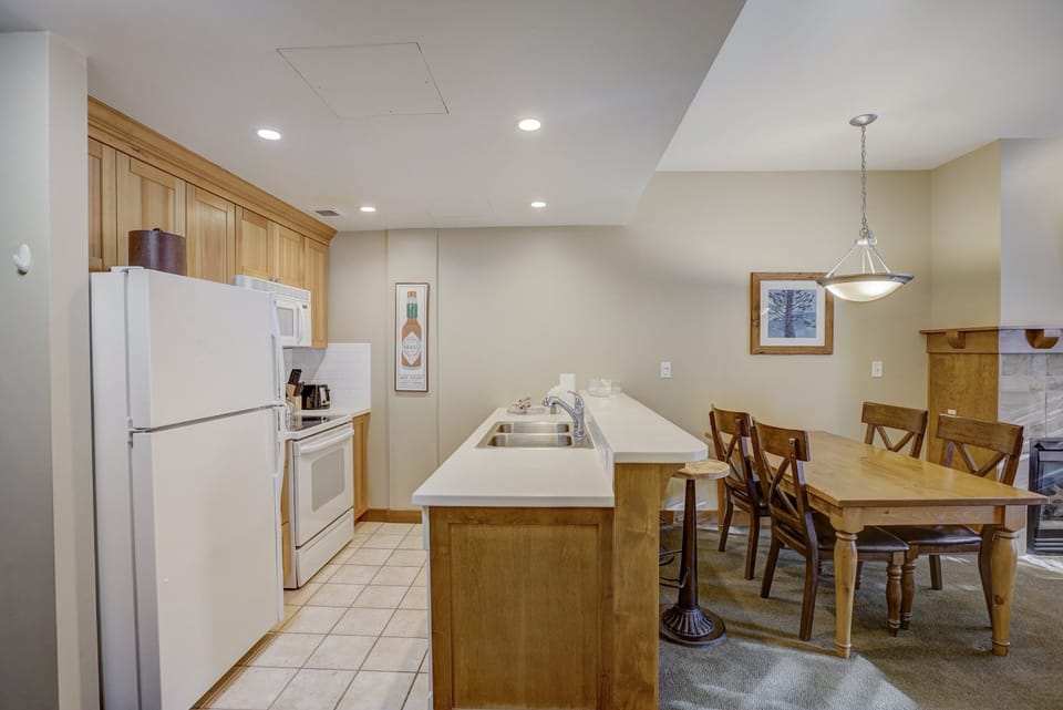 Kitchen / Dining