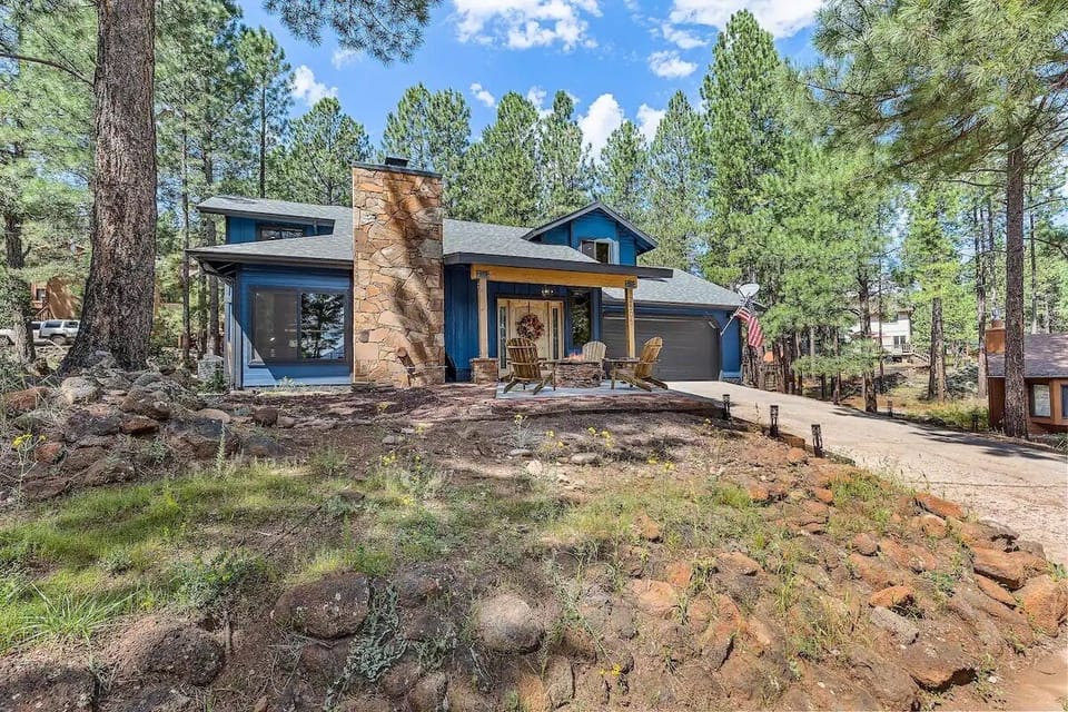 Honeycomb Pines Short Term Rental, Airbnb Flagstaff Arizona nestled in the pines. Close to Snowbowl Ski Resort, Close to Downtown Flagstaff.