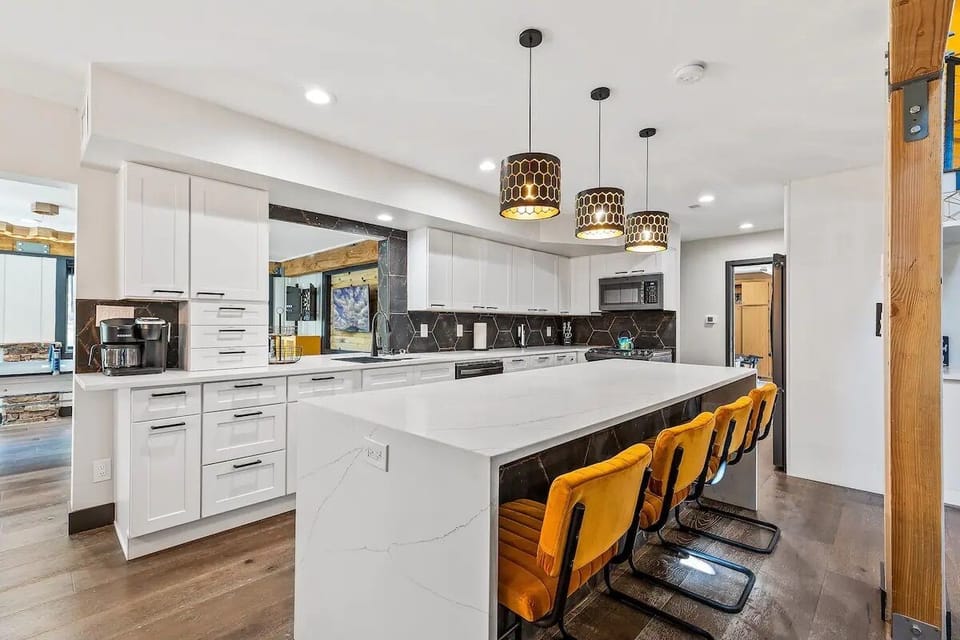 Large kitchen island at Honeycomb Pines, Flagstaff Arizona. Kitchen has everything you need to have a family dinner.