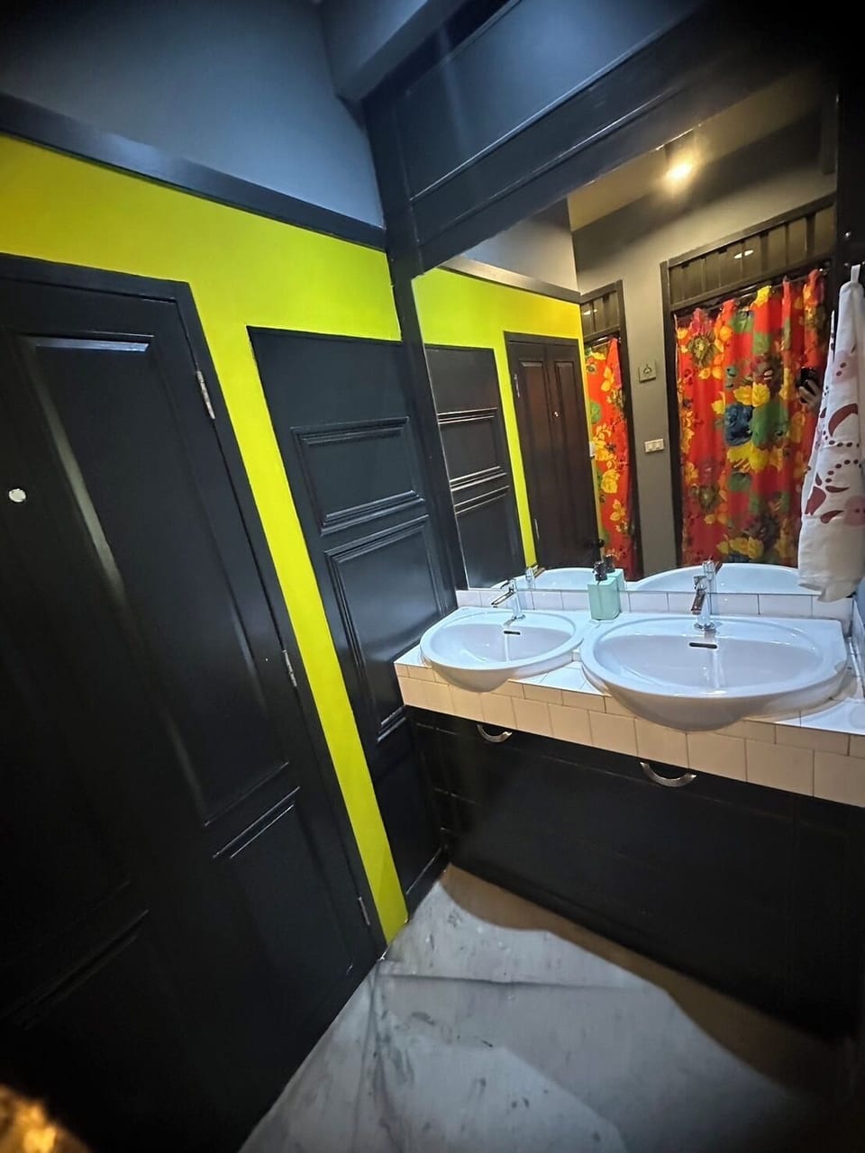 Comfort Quadruple Room, City View | Bathroom