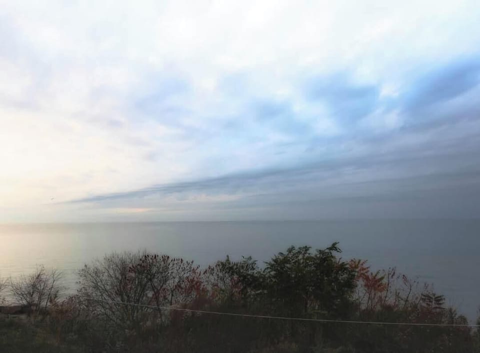Wake up to a stunning lakeview that will take your breath away! Whether you’re sipping coffee at sunrise or unwinding at sunset, the serene waters of Lake Erie provide the perfect backdrop for a peaceful and unforgettable stay. 🌅🌊