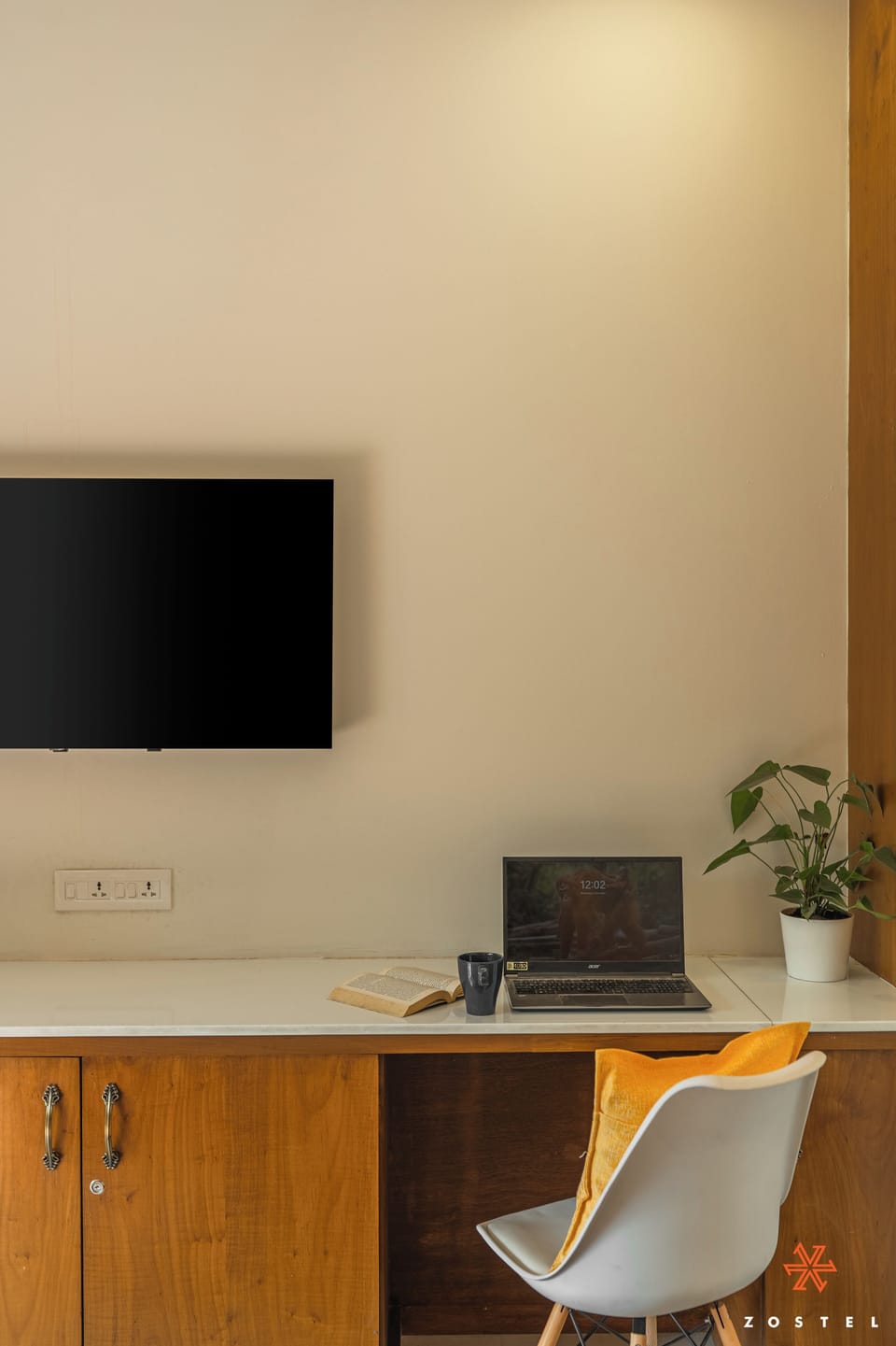 Deluxe Private Room with balcony | Free WiFi